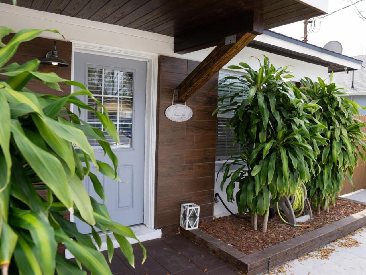 Mi Casa Es Tu Casa, Airport Suites タンパ エクステリア 写真