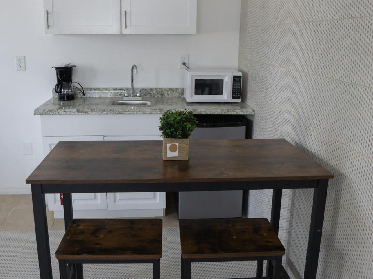 Mi Casa Es Tu Casa, Airport Suites タンパ エクステリア 写真